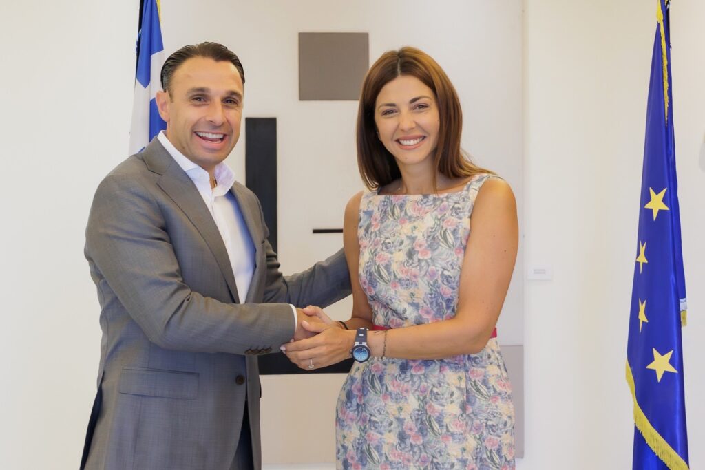 Ο Διευθύνων Σύμβουλος της ΘΕΟΝΗ, κος. Δημήτρης Τσέλιος μαζί με την Υπουργό Παιδείας κα. Ζαχαράκη Σοφία